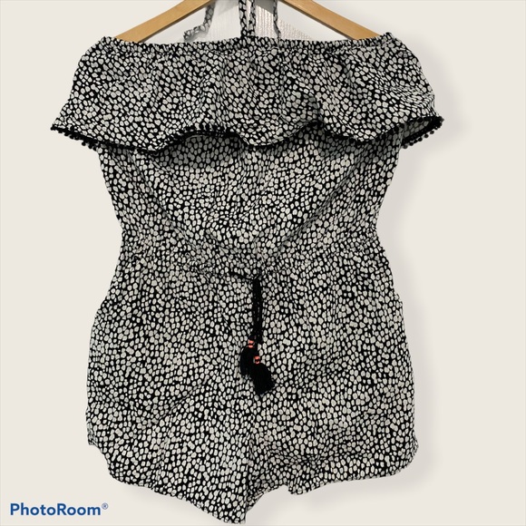 *SOLD* NWOT Romper with pockets! Size XS - Picture 1 of 4